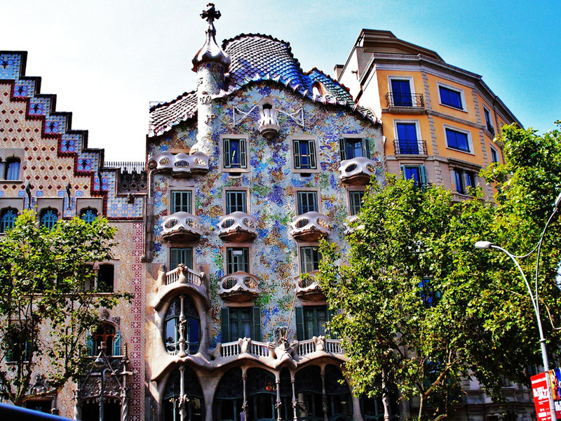 Волшебная архитектура Гауди в Барселоне. архитектура Гауди.