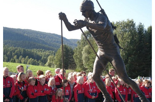 В Норвегии установлена скульптура Бьорндалену
