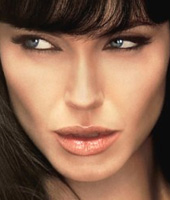 Джоли опять в бегах и мехах Джоли опять в бегах и мехах