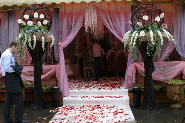 Чем удобны компании по организации свадеб?