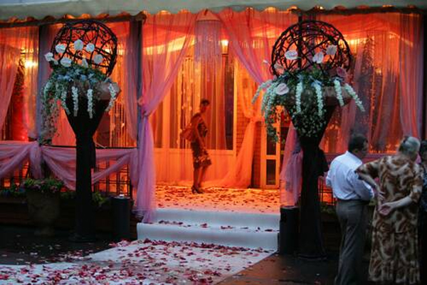 Чем удобны компании по организации свадеб?