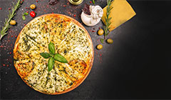 Что происходит на кухне сервиса доставки пиццы, пока вы выбираете начинку в приложении