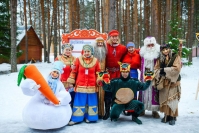 Кто помогает волшебнику донести мешок с подарками?