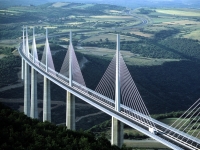 Самый высокий мост в мире начинается в Париже