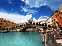Достопримечательности Италии. Мост Риальто - символ Венеции