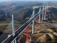 Самый высокий мост в мире начинается в Париже